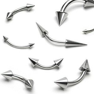 Piercing do obočia z ocele - dva lesklé špicaté hroty - Rozmer: 1,2 mm x 8 mm x 3x3 mm