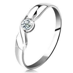 Prsteň v bielom 14K zlate - okrúhly briliant čírej farby, vlnka, lesklé ramená - Veľkosť: 49 mm