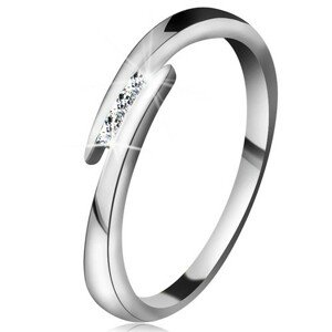 Prsteň z bieleho 14K zlata - tenké lesklé ramená, tri ligotavé číre brilianty - Veľkosť: 52 mm