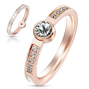 Oceľový prsteň v medenom odtieni - perleťový pás, okrúhle zirkóny čírej farby, 2 mm - Veľkosť: 57 mm
