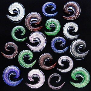 Expander do ucha - farebná sklenená špirála, gumičky - Hrúbka piercingu: 13 mm, Farba: Čierno - Fialová