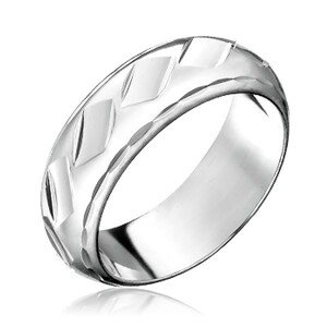 Prsteň zo striebra 925 - lesklé kosoštvorcové priehlbinky - Veľkosť: 51 mm