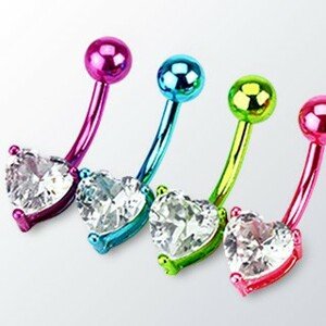Oceľový piercing do pupka - farebný banán so zirkónovým srdcom - Farba zirkónu: Číra - C, Farba piercing: Fialová