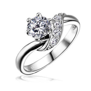 Silvego Strieborný decentný prstienok so Swarovski® Zirconia 5mm SHZR234