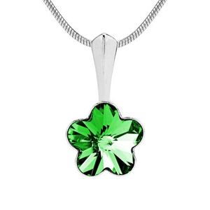 Silvego Strieborný prívesok kvetina so Swarovski® Crystals 10 mm-zelená VSW016P-zelená