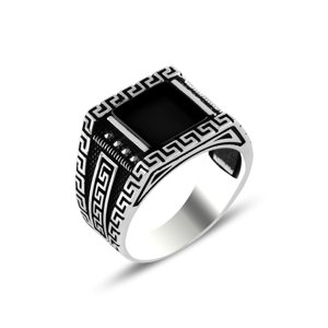 Olivie Pánsky strieborný prsteň ONYX 5703 Veľkosť prsteňov: 9 (EÚ: 59 – 61) Ag 925; ≤8 g.