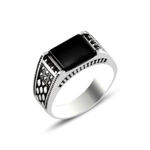 Olivie Pánsky strieborný prsteň ONYX 5704 Veľkosť prsteňov: 8 (EÚ: 57 – 58), Pohlavie: Pánske Ag 925; ≤7 g.